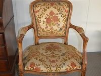 Oude secretaire met 1 valdeur en 4 laden, louis xv zeteltje, eiken wandtafeltje met 3 laden, klein vloertapijt - afbeelding 6 van  11