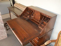 Oude secretaire met 1 valdeur en 4 laden, louis xv zeteltje, eiken wandtafeltje met 3 laden, klein vloertapijt - afbeelding 10 van  11