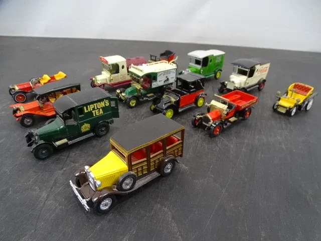 Oude speelgoed auto's - afbeelding 1 van  7