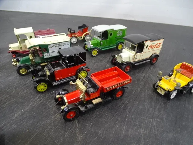 Oude speelgoed auto's - afbeelding 3 van  7