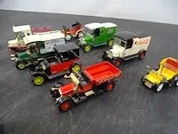 Oude speelgoed auto's - afbeelding 3 van  7