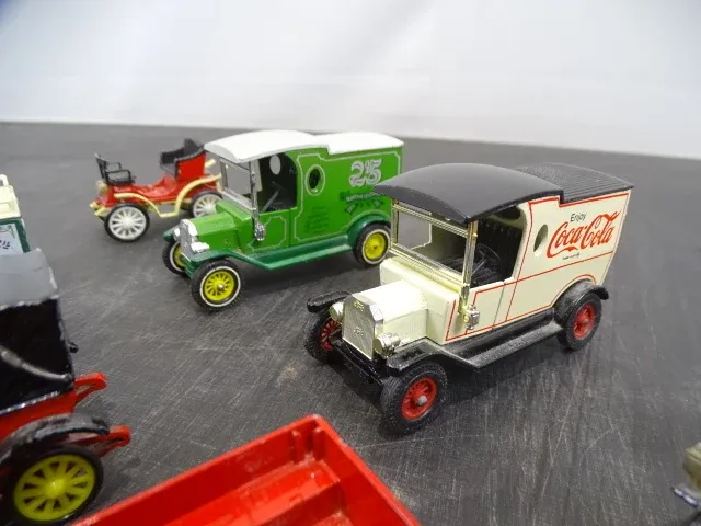 Oude speelgoed auto's - afbeelding 4 van  7