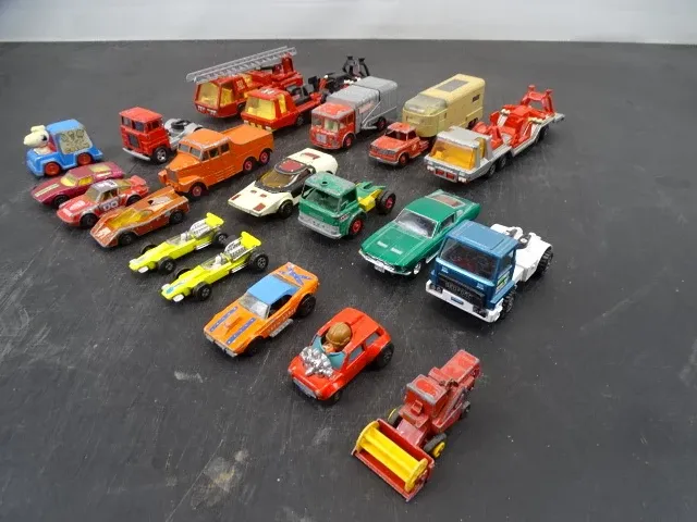 Oude speelgoed auto's - afbeelding 1 van  7