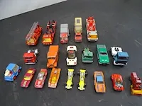 Oude speelgoed auto's - afbeelding 2 van  7