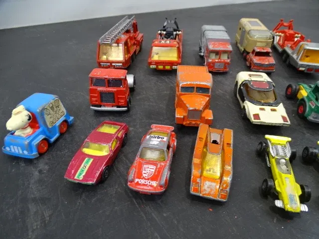 Oude speelgoed auto's - afbeelding 3 van  7