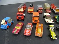 Oude speelgoed auto's - afbeelding 3 van  7