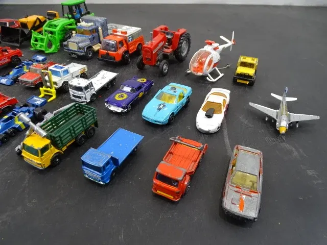 Oude speelgoed auto's - afbeelding 3 van  8