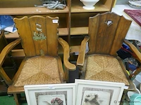 Oude stoelen - afbeelding 1 van  1