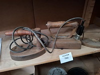 Oude strijkijzers - afbeelding 1 van  1