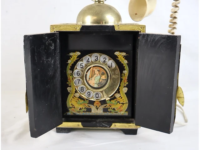 Oude telefoon en wekker kiple - afbeelding 3 van  8