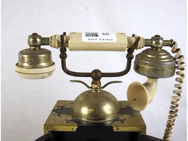 Oude telefoon en wekker kiple - afbeelding 5 van  8