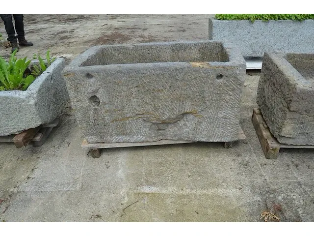 Oude trog 100x58x50 - afbeelding 1 van  5