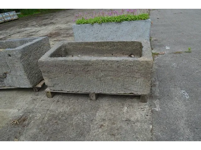 Oude trog 110x55x38 - afbeelding 1 van  5