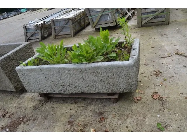 Oude trog 127x60x30 - afbeelding 1 van  5