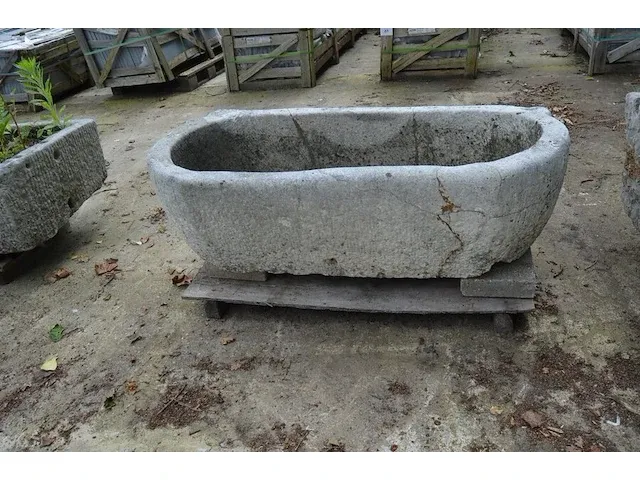 Oude trog 140x55x35 - afbeelding 1 van  5