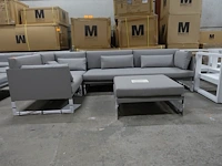Outdoor salon manutti