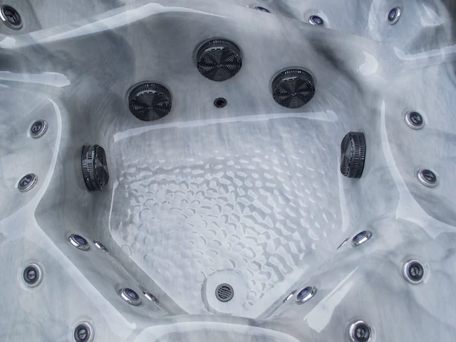 Outdoor spa - afbeelding 10 van  13