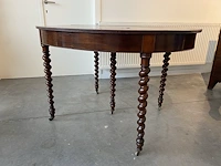 Ovaal tafel notelaar met lijninleg en 5 getorste poten - afbeelding 1 van  2