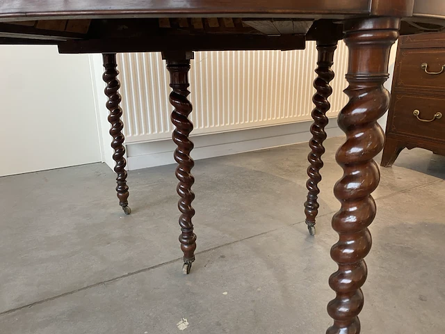 Ovaal tafel notelaar met lijninleg en 5 getorste poten - afbeelding 2 van  2