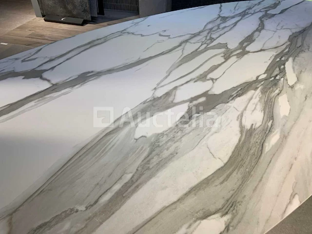 Ovale keramische tafel met zwarte metalen poot, 125 cm x 290 cm - afbeelding 1 van  3