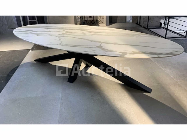 Ovale keramische tafel met zwarte metalen poot, 125 cm x 290 cm - afbeelding 3 van  3