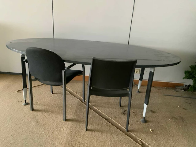 Ovale tafel - afbeelding 1 van  2