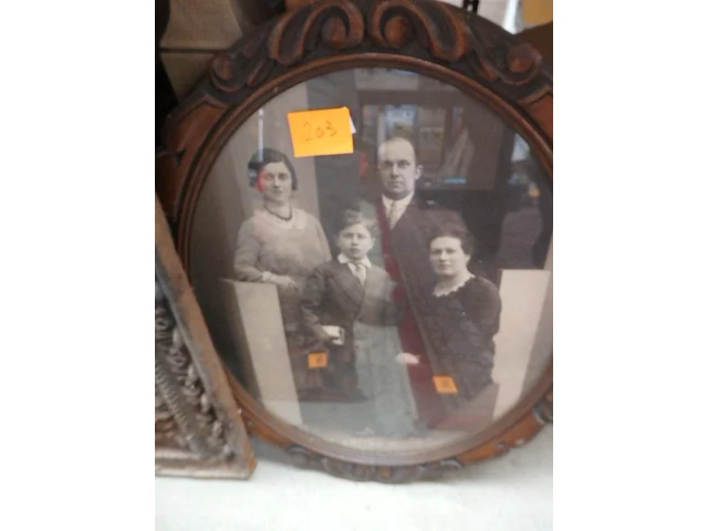 Ovalen familiefoto - afbeelding 1 van  1