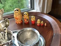 Ovalen handgesneden houten theekastje - afbeelding 3 van  12