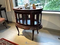 Ovalen handgesneden houten theekastje - afbeelding 6 van  12