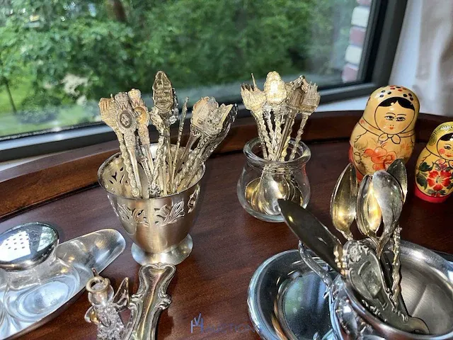 Ovalen handgesneden houten theekastje - afbeelding 12 van  12