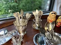 Ovalen handgesneden houten theekastje - afbeelding 12 van  12