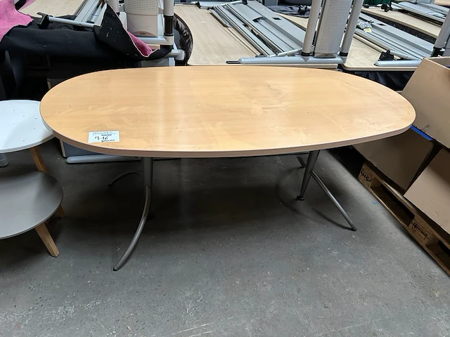 Ovalen tafel - afbeelding 1 van  3