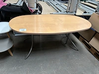 Ovalen tafel - afbeelding 1 van  3