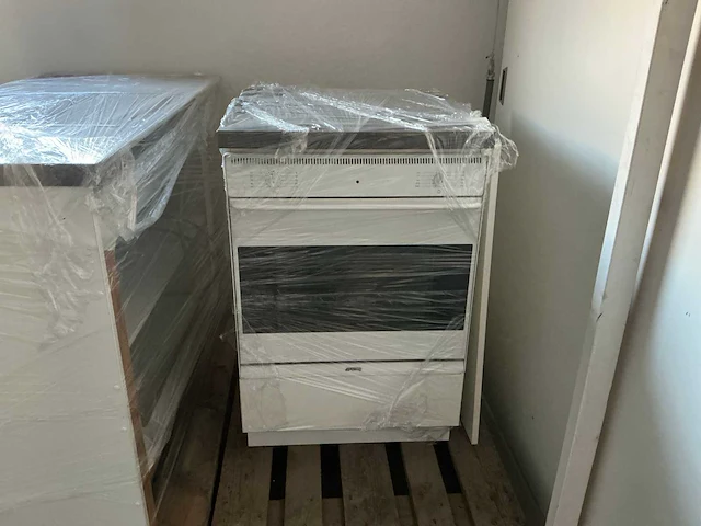 Oven gemonteerd in meubel - afbeelding 1 van  8