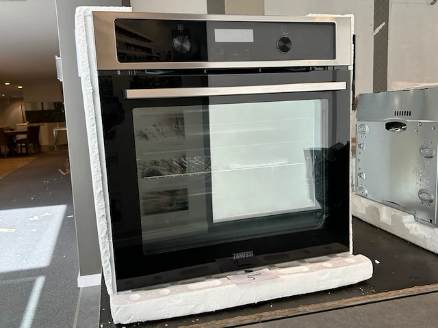 Oven zanussi - afbeelding 1 van  11