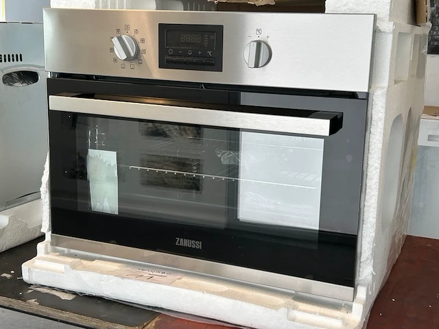 Oven zanussi - afbeelding 1 van  8