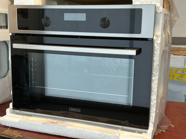 Oven zanussi - afbeelding 1 van  8
