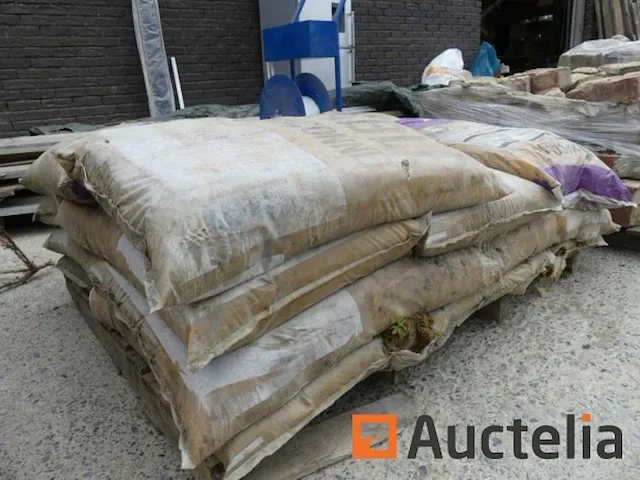 Overblijfsel hergebruikte stenen, 12 zakken van 35 kg geel zand - afbeelding 4 van  9