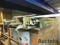 Overblijfsel van tl lamp - afbeelding 1 van  7
