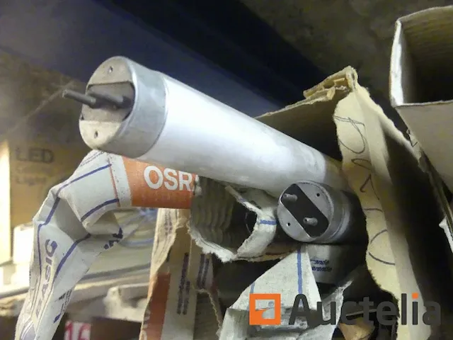 Overblijfsel van tl lamp - afbeelding 5 van  7