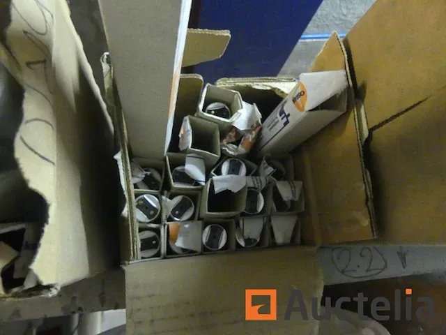 Overblijfsel van tl lamp - afbeelding 6 van  7