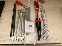 Overige garage inventaris.steeksleutels,schroevendraaiers,beitels enz. - afbeelding 1 van  1