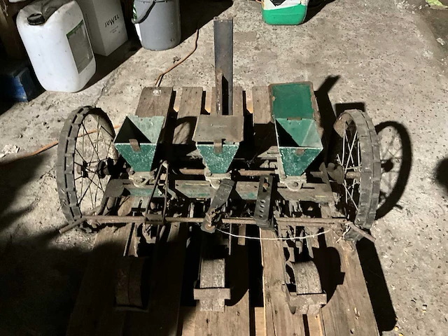 Overige zaai- en poottechniek zaaimachine tuinbouw - afbeelding 1 van  6