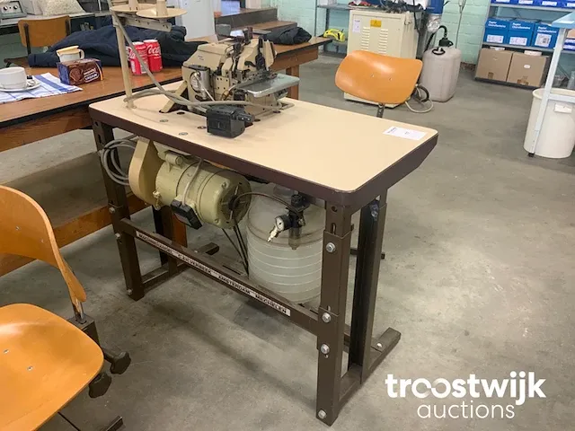 Overlock machine - afbeelding 2 van  7
