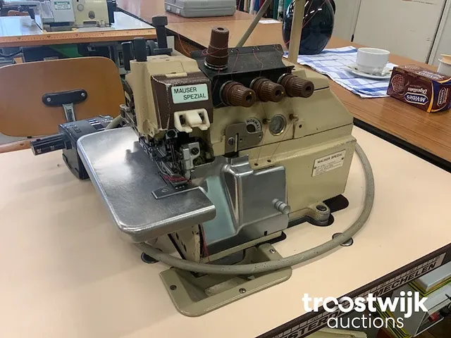 Overlock machine - afbeelding 3 van  7