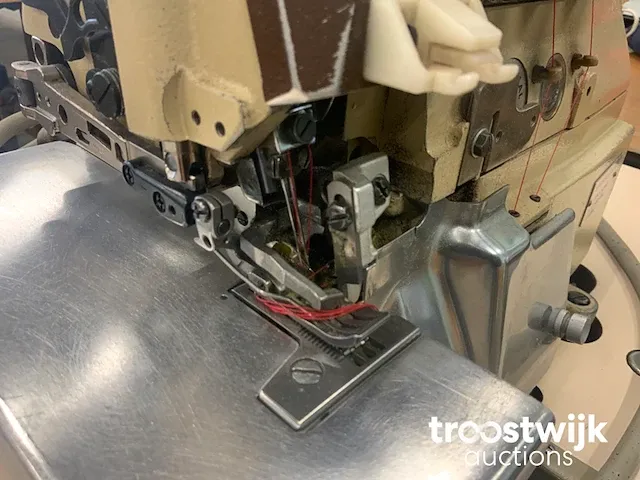 Overlock machine - afbeelding 4 van  7