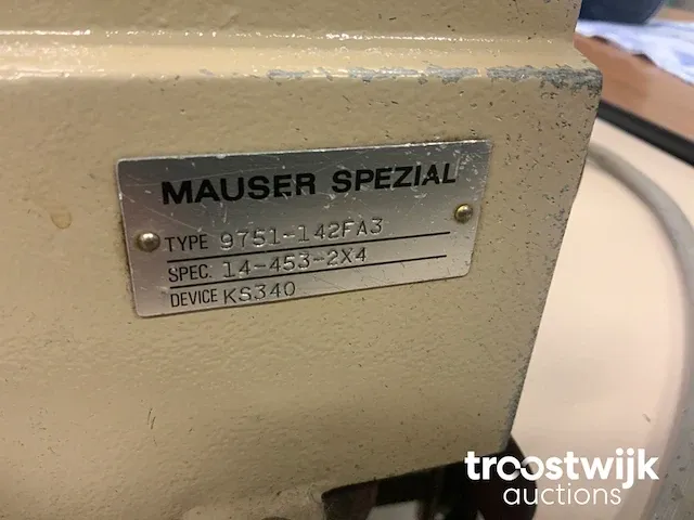 Overlock machine - afbeelding 7 van  7