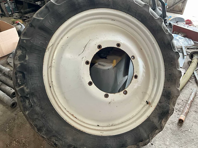 Paar dubbele tractorvelgen met band - afbeelding 2 van  10