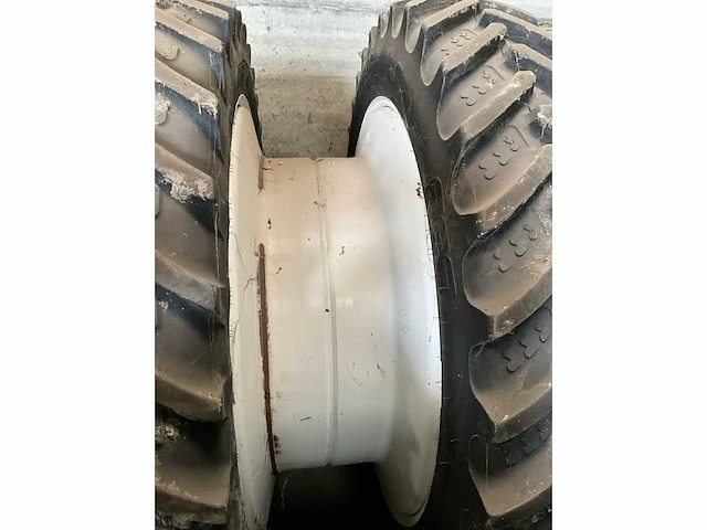 Paar dubbele tractorvelgen met band - afbeelding 6 van  10