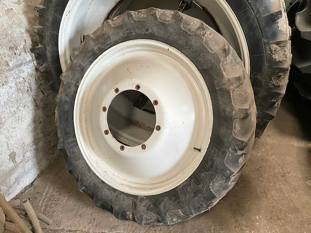 Paar dubbele tractorvelgen met band - afbeelding 9 van  10